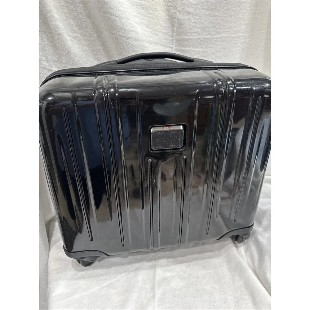 Tumi size carry
